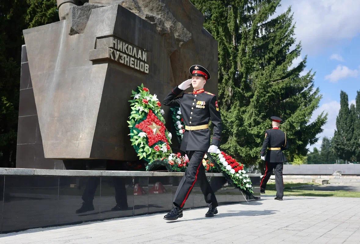 В Екатеринбурге почтили память великого разведчика Николая Кузнецова -  «Уральский рабочий»